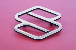 SUZUKI ESCUDO SIDEKICK VITARA FRONT GRILLE EMBLEM BADGE NEW - Picture 1 of 2