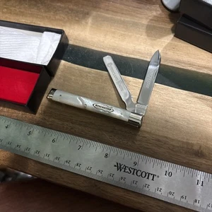 Winchester 28082 Physician Knife Doctor Pocket Knife NOS 2 Blade Mother Of Pearl - Picture 1 of 12