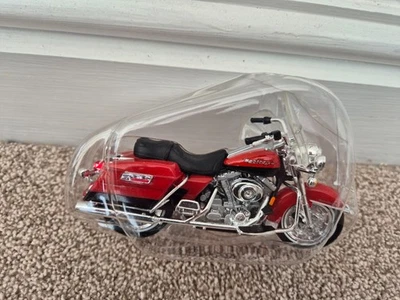 Nuovo 1/18 Harley Davidson FLHR Strada Re Modellino Giocattolo Moto Bicicletta - Immagine 1 di 3