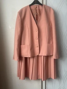 SMART LADIES DEBENHAMS PEACH TWO PIECE SKIRT SUIT SIZE 20. - Picture 1 of 9