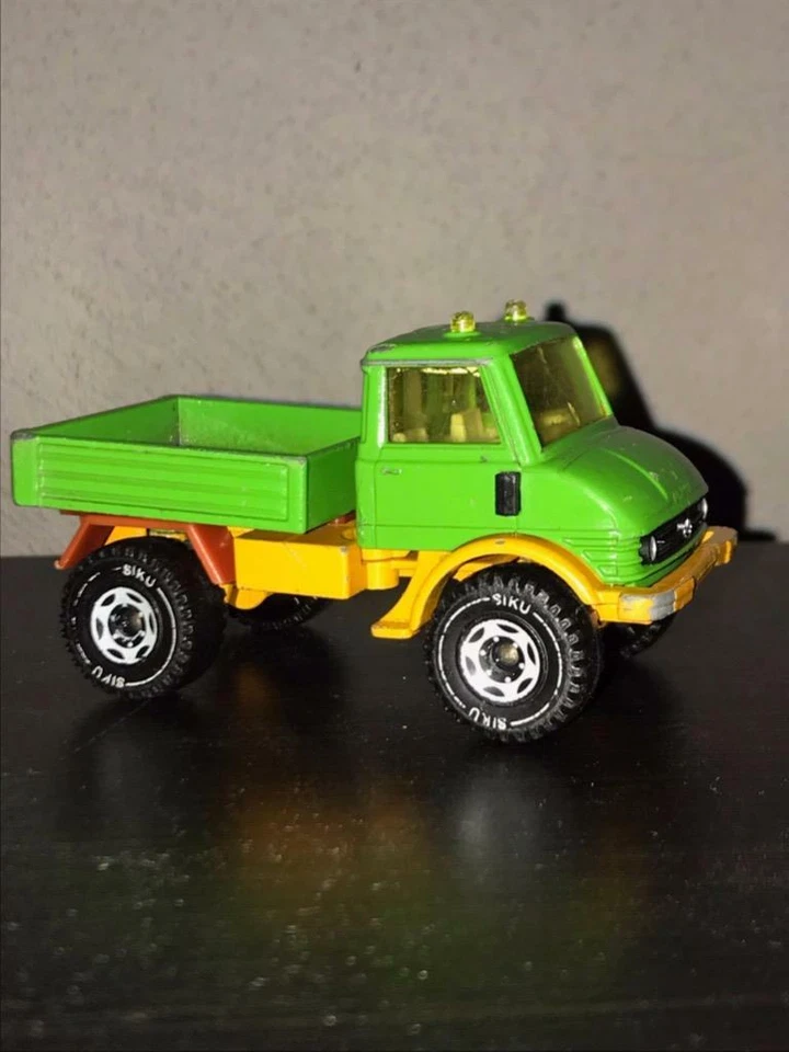 SIKU Toys Mercedes Benz Unimog Truck.  Green and Yellow Diecast - Image 1 of 1