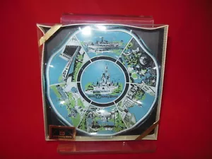 1L Vintage WALT DISNEY WORLD The Magic Kingdom Glass Dish Souvenir In BOX - Picture 1 of 3