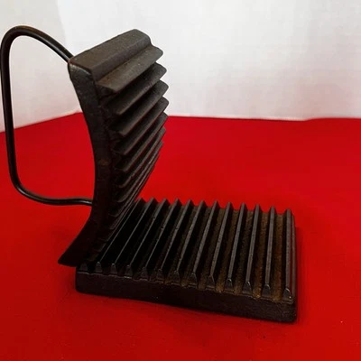 Antique THE BEST Cast Iron Fluter Fabric Ruffle Iron - Image 1 of 4