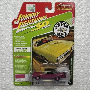 1/64 JOHNNY LIGHTNING CLASSIC GOLD 1970 DODGE CORONET SUPER BEE PANTHER PINK - Picture 1 of 3