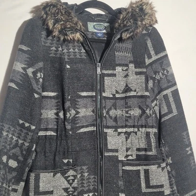 Abrigo largo verde con envidia para mujer M capucha de piel sintética tribal geométrico Foto 1 de 4