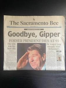 The Sun Sunday Zeitung 6. Juni 2004 Ronald Reagan stirbt mit 93 Jahren ganzer Abschnitt A - Bild 1 von 2