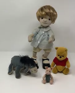 11" Christopher Robin/Winnie-the-Pooh/Eeyore/3" Maialino (Barbara Garrett) ~1999 - Foto 1 di 6