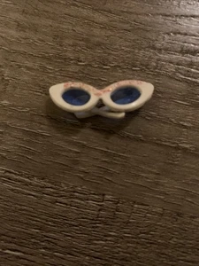 Vintage Barbie Fashion Glitter Sunglasses Cat Eye Glasses 1961 - Picture 1 of 3