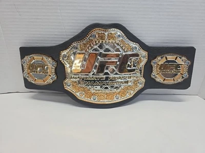 Cinturón de título de espuma UFC Ultimate Fighting Championship 2009 Jakks Pacific Kids Foto 1 de 4
