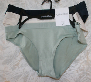 NWT CALVIN KLEIN bikini panties 3 pack.Large.Solid mint,oatmeal,navy blue.Name