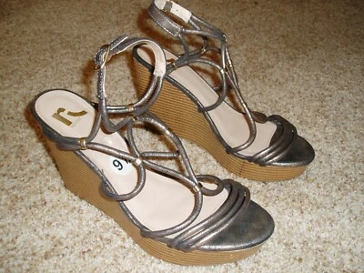 REPORT Zapatos Sandalias Tacón Cuña 9.5 Dorado y Negro Plataforma Metálica Tirantes 0 S/H Foto 1 de 4