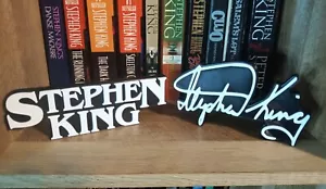 Letrero de estante de libros Stephen King y autógrafo impreso en 3D ventilador regalo pared escritorio arte - Imagen 1 de 10
