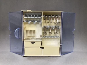 Bernina Nähmaschine Teile Zubehör Aufsätze & Aufbewahrungskoffer 9 1/2 Zoll H - Bild 1 von 9