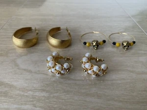 3 Paar Creolen - AVON goldfarbene Kunstperlen florale Totenköpfe - Bild 1 von 7