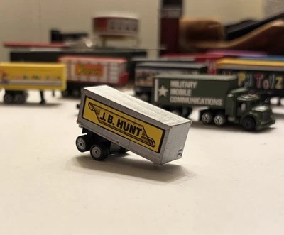 Remolque J.B. HUNT personalizado a escala MicroMachines para semircabina Foto 1 de 4