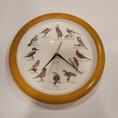 Reloj de pared National Audubon Society 13" pájaro cantor canciones marco de madera sintética  Foto 1 de 4