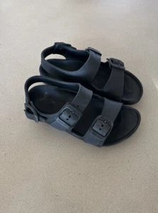 Birkenstock Arizona Essentials Kids Size 28 10 Black Rubber Straps - Picture 1 of 4