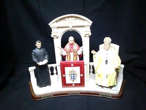 Estatua del Papa Juan Pablo II a través de los años Danbury como nueva estatuilla 12x16 *Leer* - Imagen 1 de 16