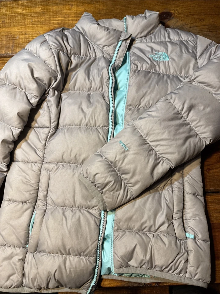 Casaco acolchoado feminino The North Face 550 14/16 - Imagem 1 de 4