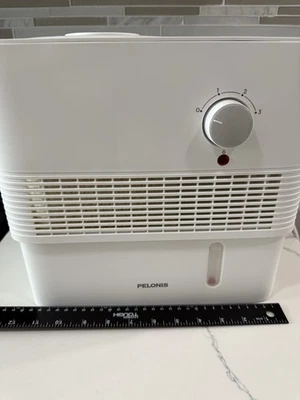 Pelonis 1 Gallon Evaporative Humidifier, White - Image 1 of 4