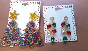 2 Paar Strass Weihnachtsbaum Ohrringe - Hänger - mehrfarbige Steine Posten neu - Bild 1 von 2