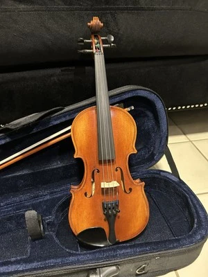 Carlo Robelli CR 209 2023 Size 1/4 Violin. Lightly Used - Image 1 of 4