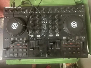 Native Instruments Traktor Kontrol S4 MK1 DJ Controller - Picture 1 of 3