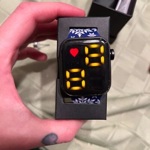 Avon x Boussivie Holiday Shimmer Digital Watch - Picture 1 of 6