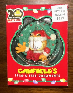 PAWS 1996 Garfield’s Trim A Tree Christmas Ornament In Box Wreath W/ Santa Hat - Picture 1 of 6