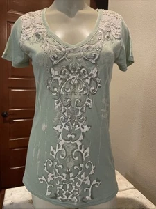 Miss Me Shirt Women’s Sz M Lt Green Lace V-Neck Western Rock - Picture 1 of 2