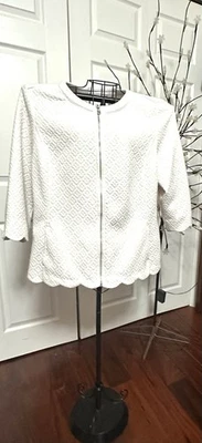 Chaqueta delantera Isaac Mizrahi con cremallera y parte inferior de vieira. Blanco sobre blanco en relieve Foto 1 de 4