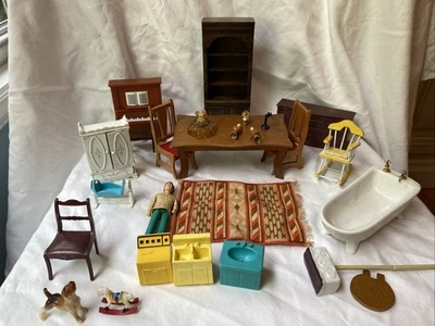 Lote de muebles vintage miniatura para casa de muñecas Foto 1 de 4
