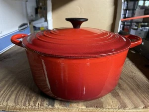 Le Creuset #24 Cerise/Cherry Enameled Cast Iron Dutch Oven 4.5Q - Picture 1 of 3