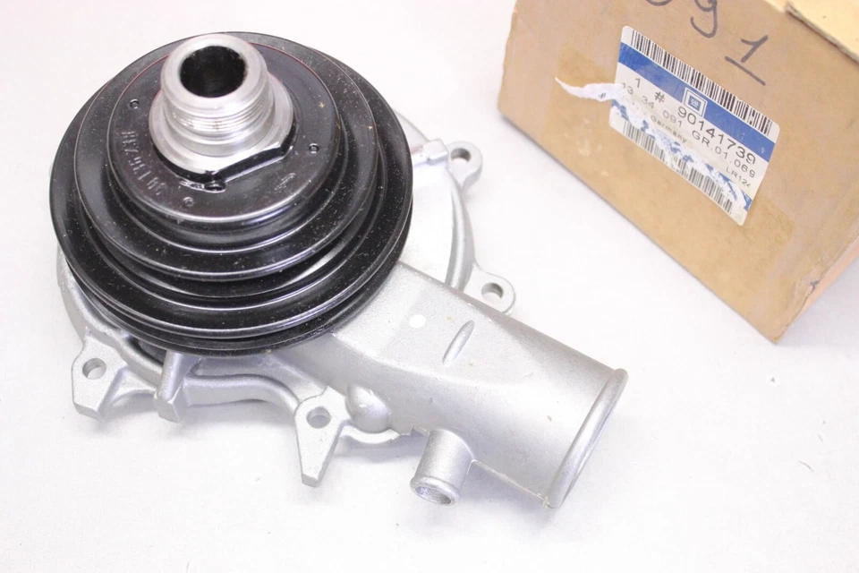 Bomba de agua original OPEL Ascona B Rekord E 2.0 D 90141739 embalaje original - Imagen 1 de 1