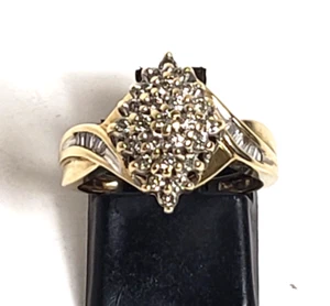 LOVELY 10k YELLOW GOLD 1/3 CT TW ROUND & BAGUETTE DIAMOND CLUSTER RING SIZE 5.25 - Picture 1 of 6