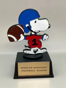 Vintage Aviva Peanuts Snoop Trophy "World's Greatest Football Player" - Picture 1 of 9
