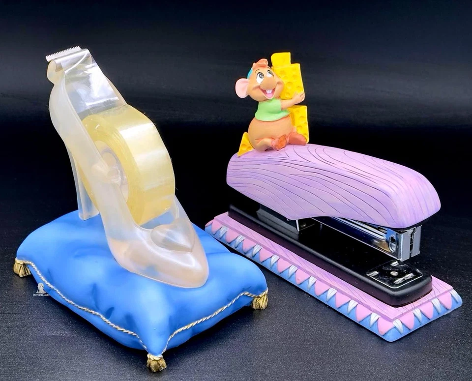 Grapadora de queso Disney Cenicienta Gus Gus | Estatuilla de escritorio de ratón decoración de oficina Foto 1 de 4