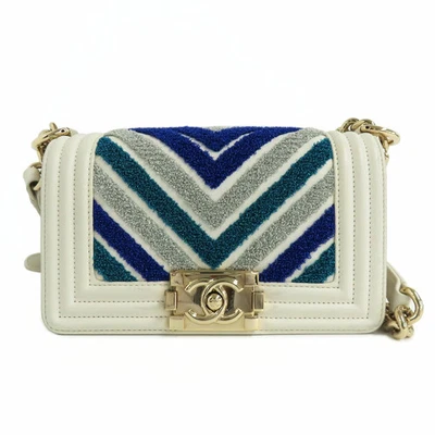 Bolso de Hombro CHANEL Niño Pequeño Chevron A67085 Blanco Azul Piel de Cordero Tela Dorado HW Foto 1 de 4