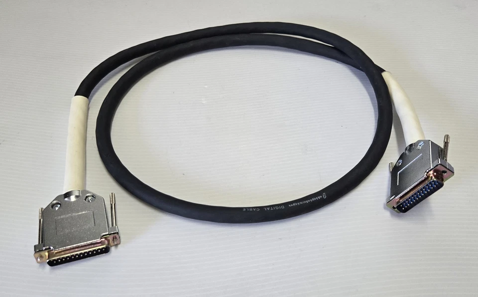 Cable de audio digital macho Digidesign D-SUB DB25 4,5 pies Foto 1 de 1
