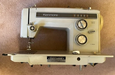 Máquina de coser Kenmore vintage años 70 modelo 158.13571 todo acero con control de rodilla Foto 1 de 4