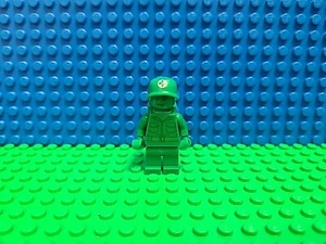 LEGO Green Army Man Minifigure Medic toy002 7595 Toy Story CMF Lot Rare Retired - Picture 1 of 4