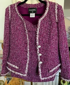 Chanel suit - Picture 1 of 12