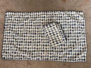 Westpoint Stevens 2 pillowcases KING size 25 x 42 blue white pattern USA made - Picture 1 of 4