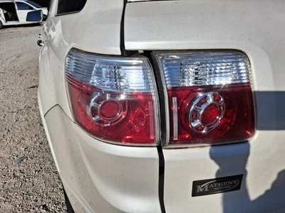 Conjunto de luz trasera izquierda usada se adapta a: GMC Acadia 2011 montada en tapa izquierda grado A Foto 1 de 4