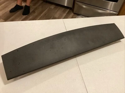 Portón trasero Buick Encore 2018-2020 moldura superior OEM 95190803 Foto 1 de 4