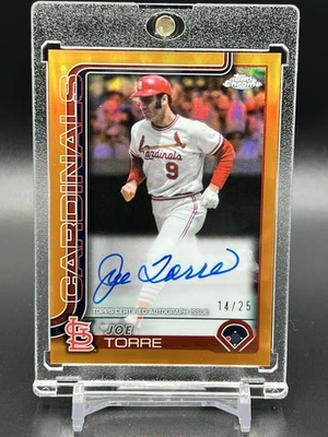 2025 Topps Cromo - Cromo Leyendas Autógrafos Joe Torre Naranja Refractor/25 Foto 1 de 2