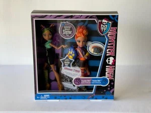 Monster High Exclusive Werewolf Sister Pack - Picture 1 of 4