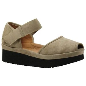 L' AMOUR DES PIEDS WOMEN'S AMADOUR COMFY LIGHTWEIGHT SANDAL - Picture 1 of 3