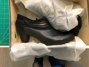NEW IN BOX Women's Shoes Size 40 Ziera Black Slip-Ons - Picture 1 of 5