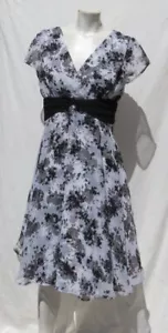 ROPA CONECTADA EE. UU. M 10 Blanco y Negro Floral Chifón Ajuste y Destello Midi Vestido - Imagen 1 de 6